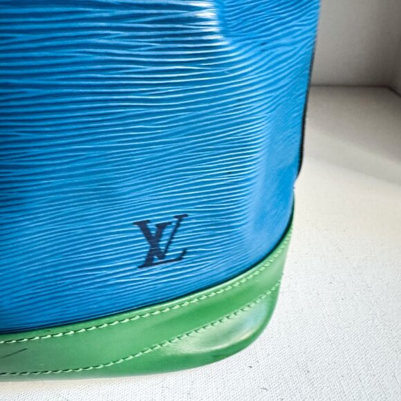 Louis Vouitton 1995 Noé Blue Green Bicolour Epi Leather Drawstring Bucket Bag. - Picture 10 of 13